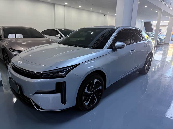 Geely Galaxy L6 2025 2025款 EM-i 140km 星舰版