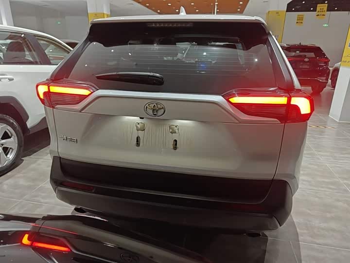Photo 6 - Toyota RAV4