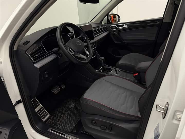 Фото 6 - Volkswagen Tiguan L Pro