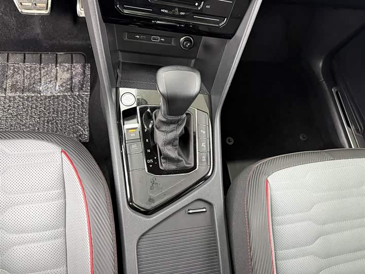 Фото 9 - Volkswagen Tiguan L Pro