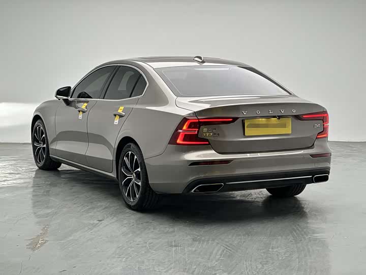 صورة 6 - Volvo S60