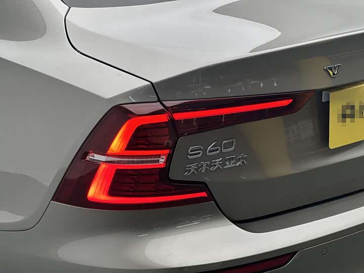 صورة 7 - Volvo S60