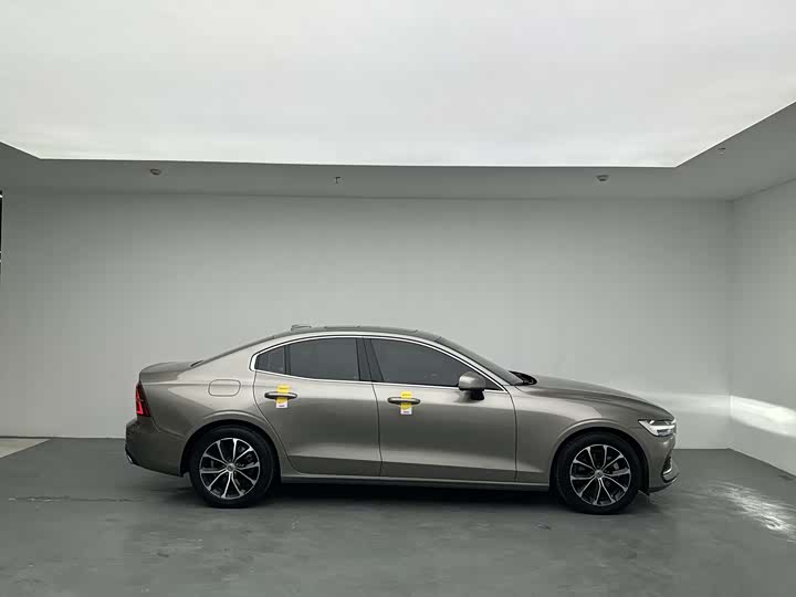صورة 8 - Volvo S60