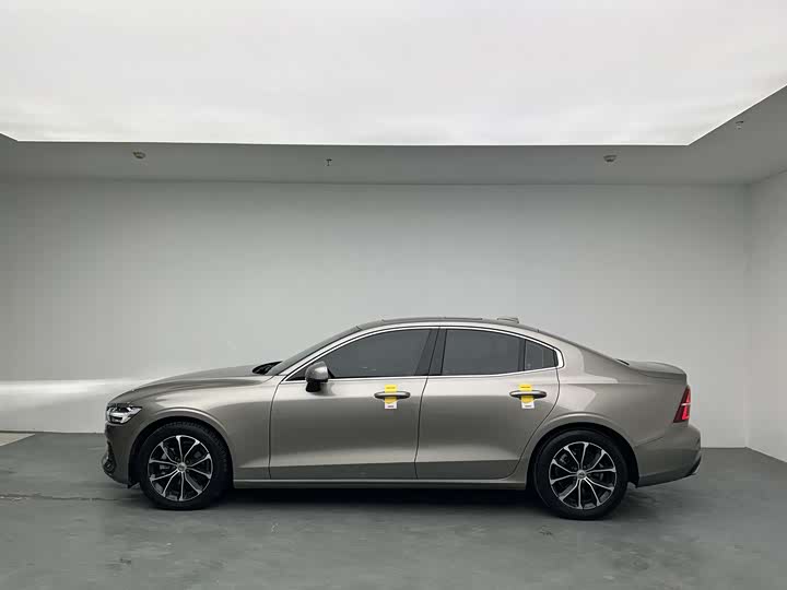 صورة 9 - Volvo S60