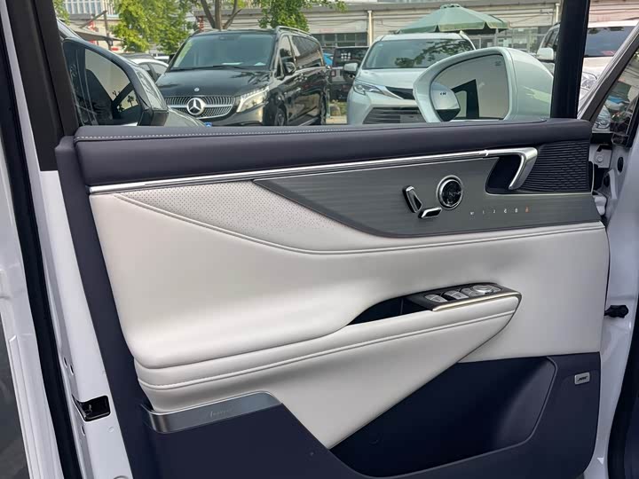 Buick GL8 Hybrid 2026 2026款 陆尊 奢享版