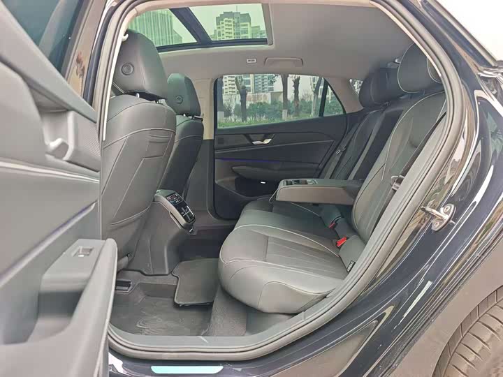 Фото 4 - Volkswagen Passat