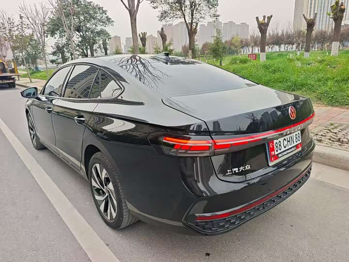 Фото 7 - Volkswagen Passat