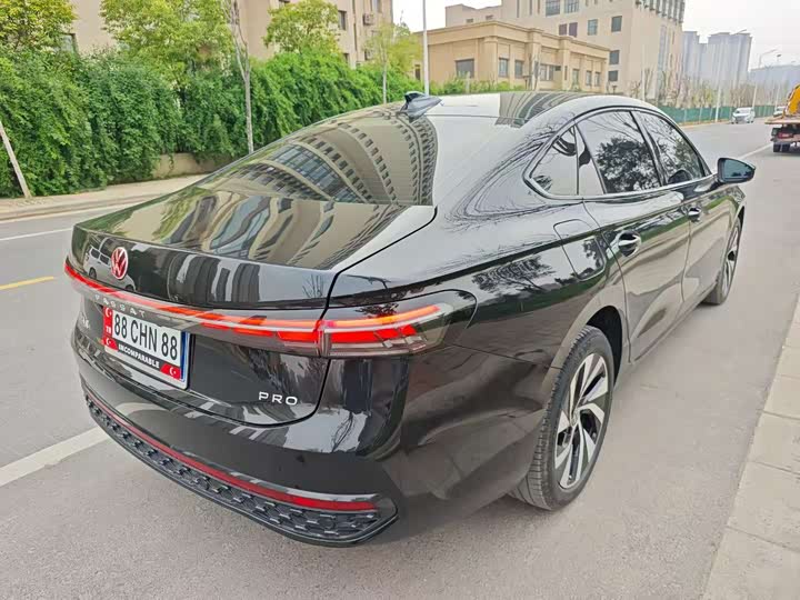 Фото 9 - Volkswagen Passat