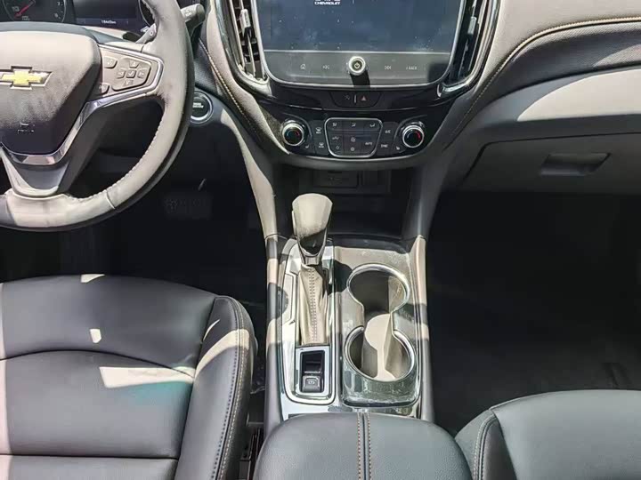 Фото 8 - Chevrolet Equinox