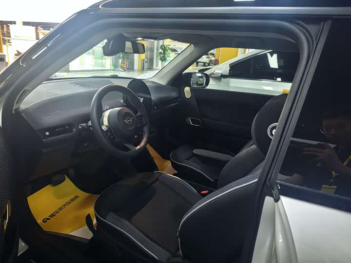 Фото 2 - Mini Cooper