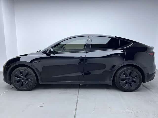 Photo 4 - Tesla Model Y