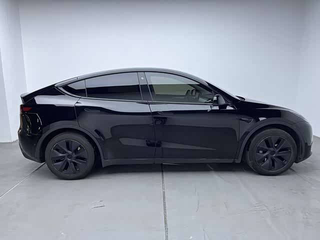 Photo 5 - Tesla Model Y