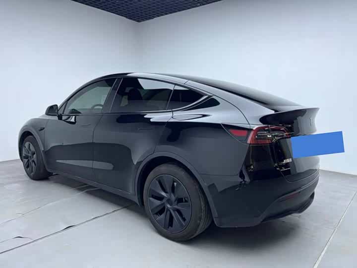 Photo 6 - Tesla Model Y