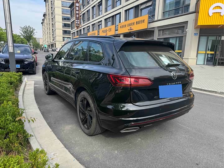 Фото 3 - Volkswagen Touareg