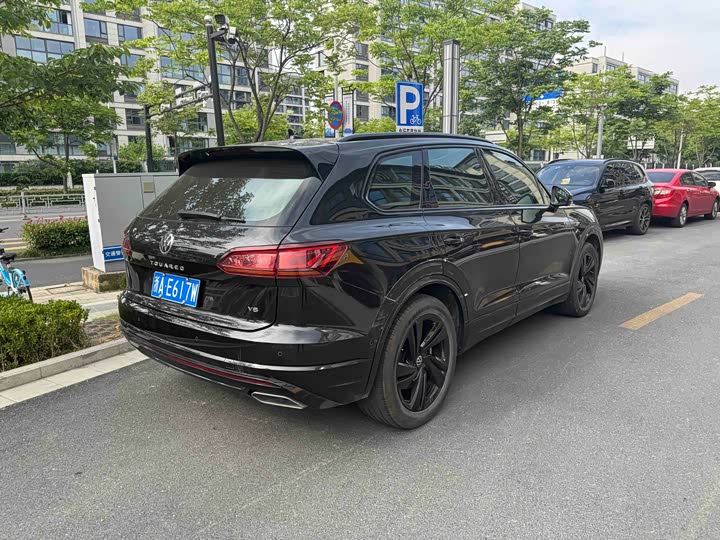 Фото 4 - Volkswagen Touareg