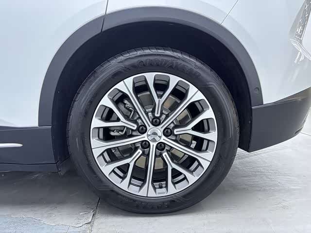 Фото 8 - Nio ES6