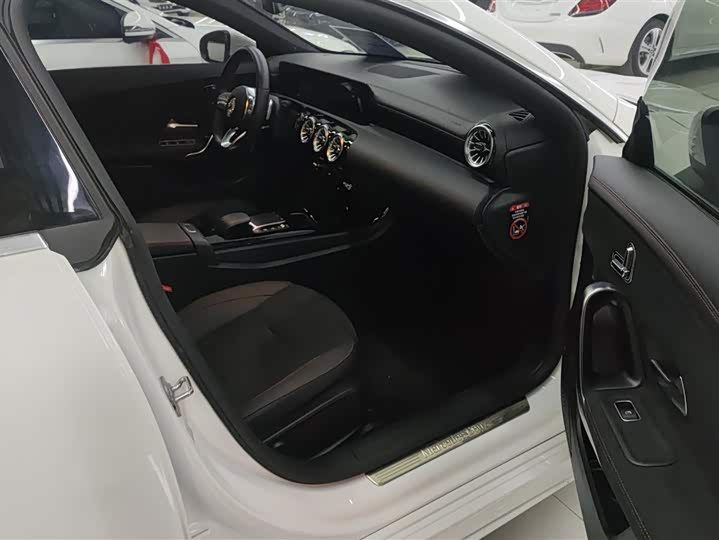 Фото 8 - Mercedes-Benz CLA-Class