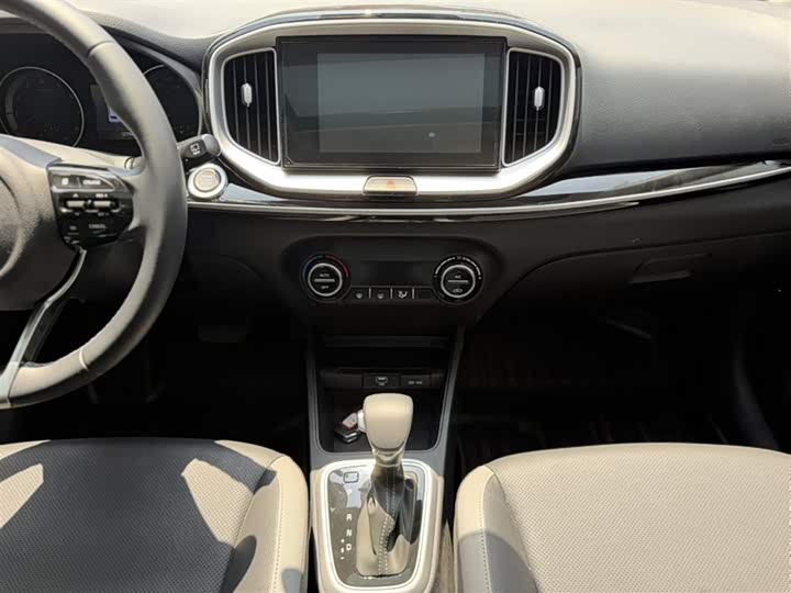 Kia KX1 2026 2026款 1.4L 天窗版