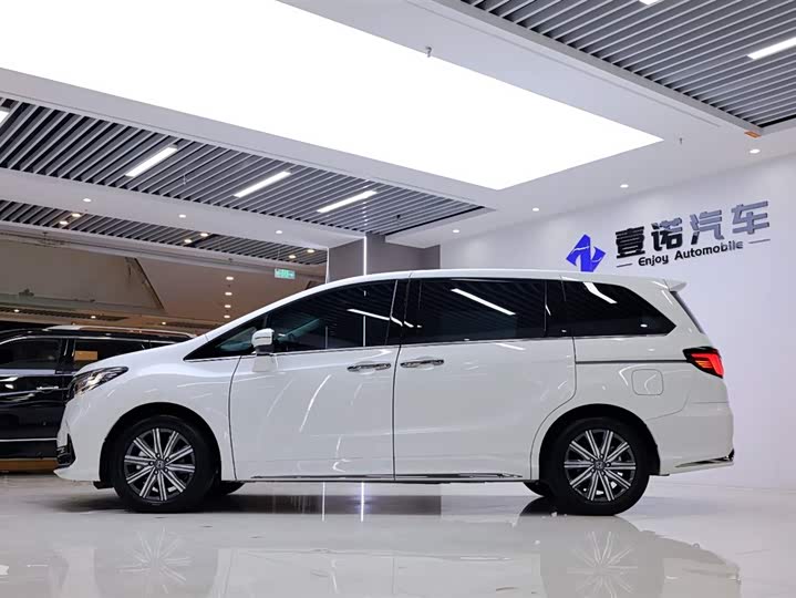 Фото 3 - Honda Odyssey