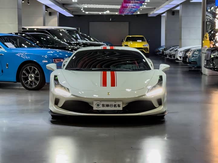 Zdjęcie 2 - Ferrari F8