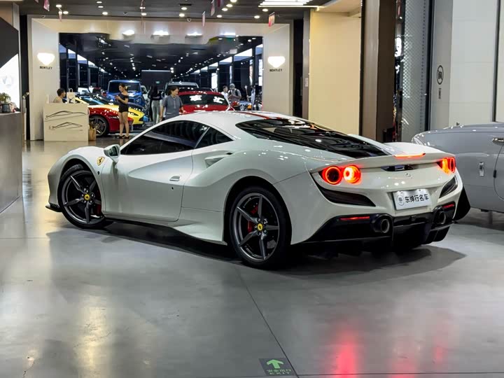 Zdjęcie 4 - Ferrari F8