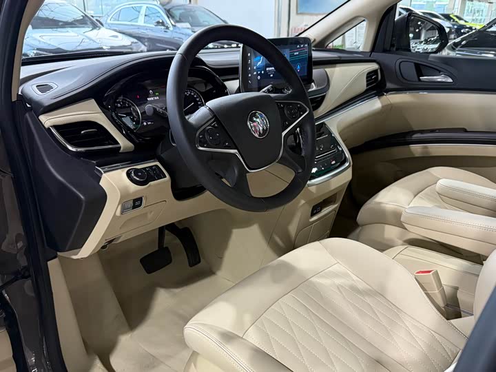 Photo 5 - Buick GL8 ES
