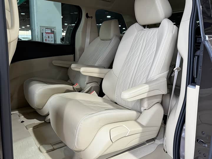 Photo 6 - Buick GL8 ES
