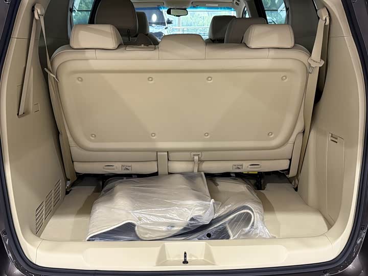 Photo 8 - Buick GL8 ES