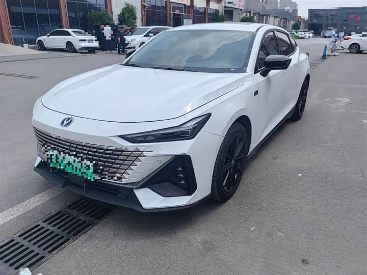 Фото 2 - Changan UNI-V Hybrid