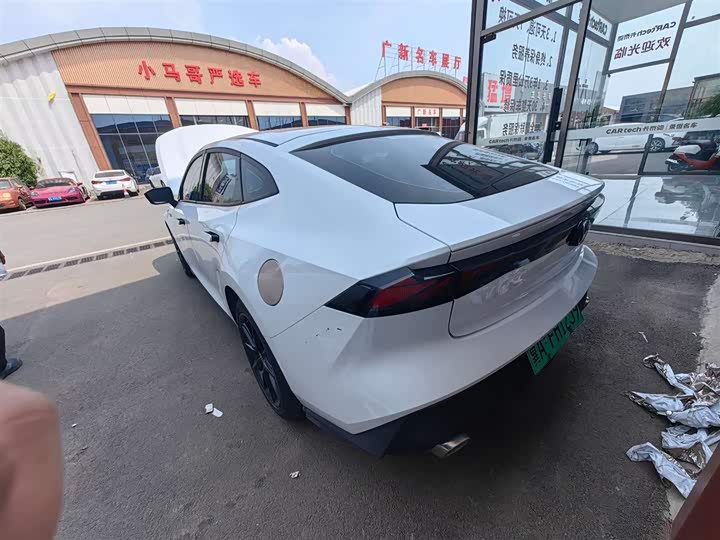Фото 3 - Changan UNI-V Hybrid