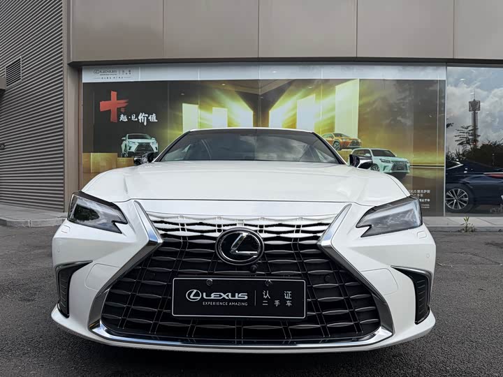 Фото 2 - Lexus ES