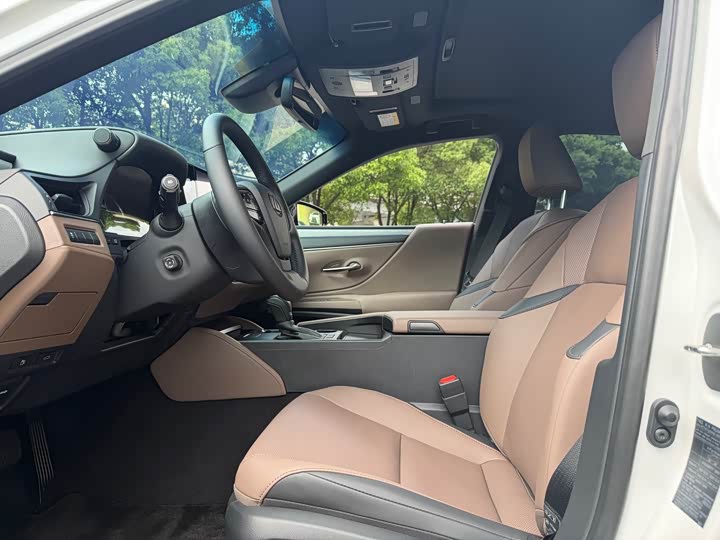 Фото 4 - Lexus ES