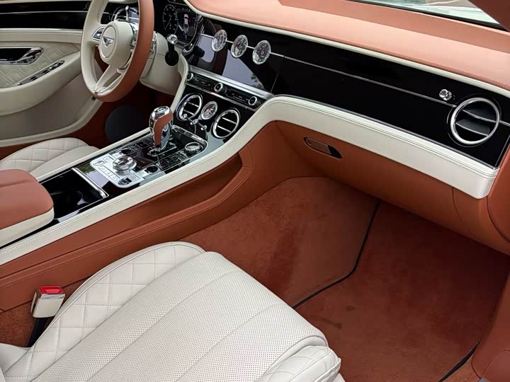 Фото 3 - Bentley Continental GT