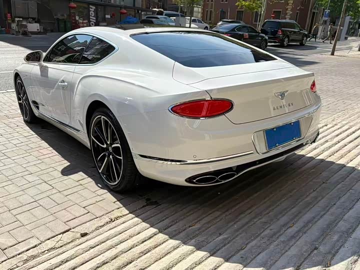 Фото 9 - Bentley Continental GT