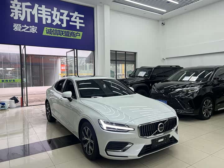 Volvo S60 2025 2025款 B4 智逸豪华版