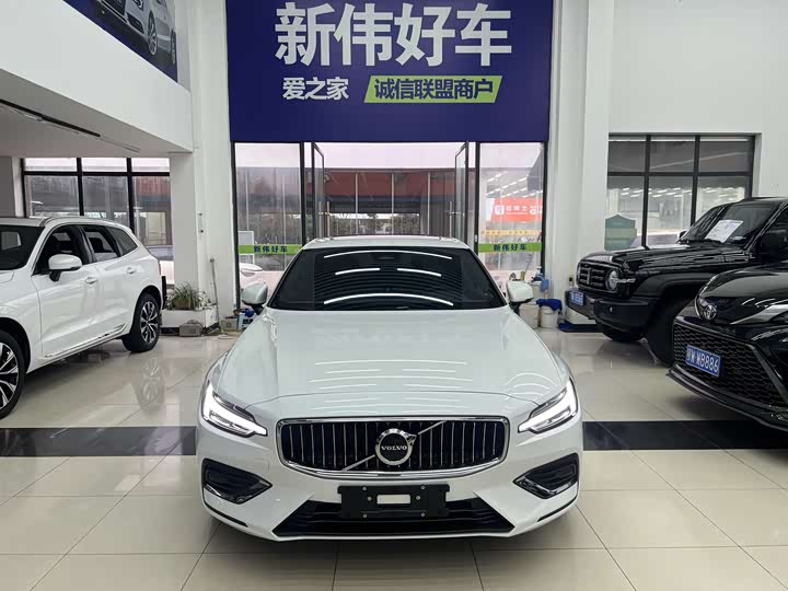 Volvo S60 2025 2025款 B4 智逸豪华版