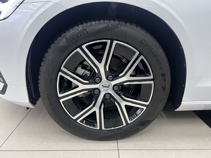 Volvo S60 2025 2025款 B4 智逸豪华版