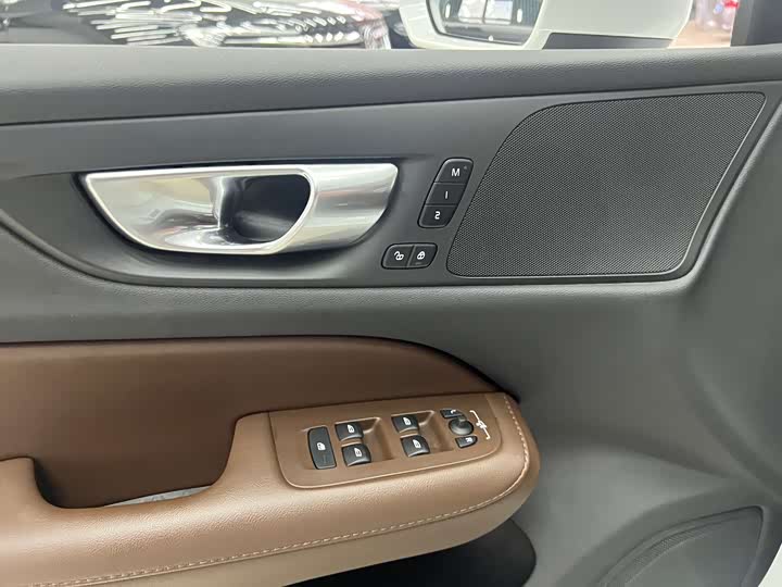 Volvo S60 2025 2025款 B4 智逸豪华版