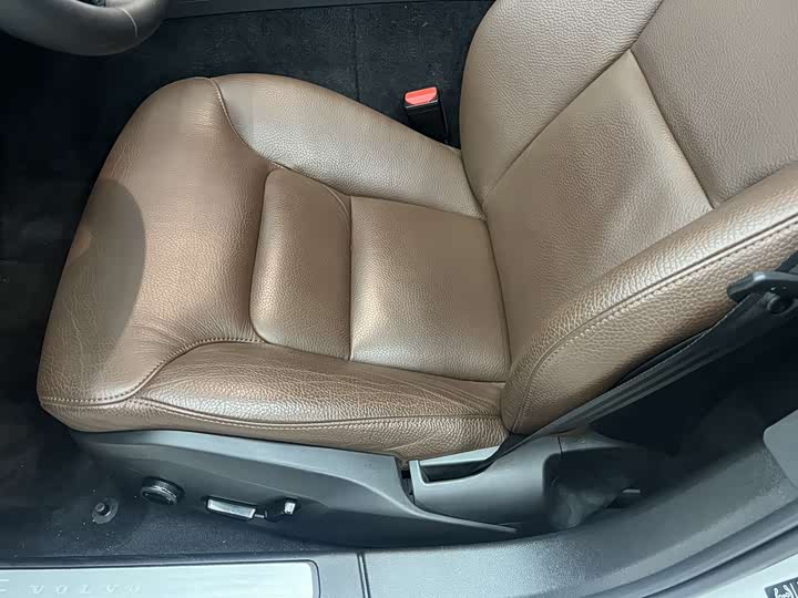 Volvo S60 2025 2025款 B4 智逸豪华版