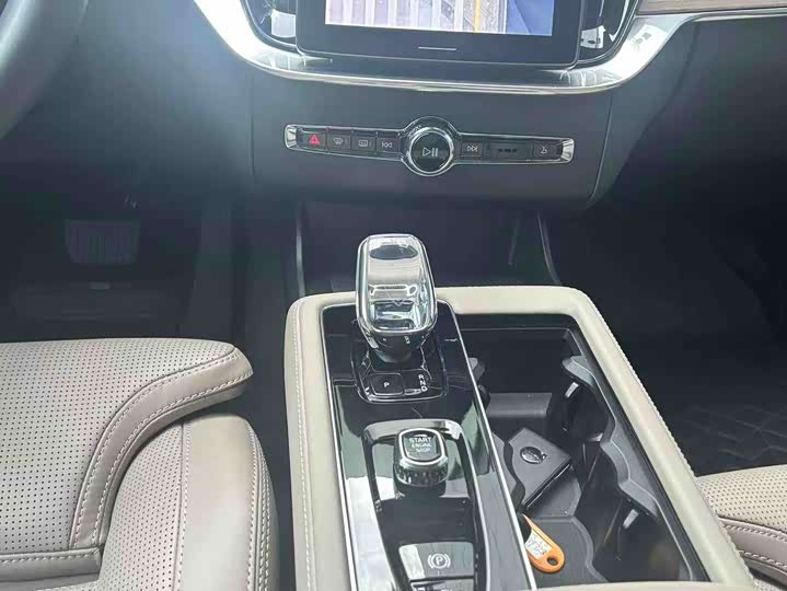 Volvo XC90 Hybrid 2026 2026款 T8 智尊豪华版 7座