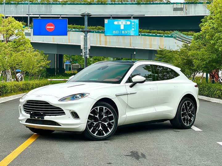 Фото 1 - Aston Martin DBX