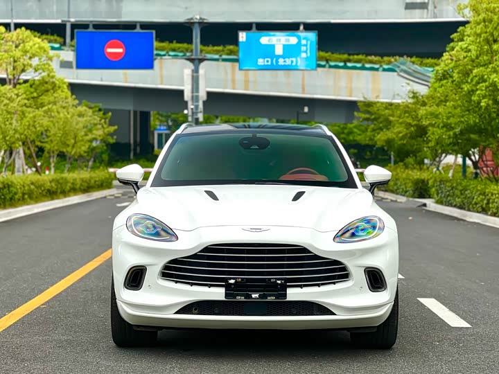 Фото 3 - Aston Martin DBX