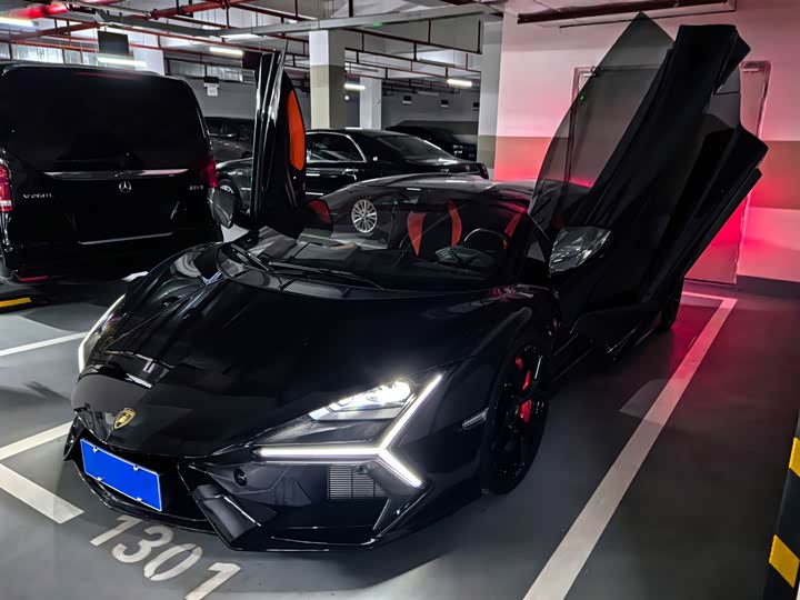 2023 Lamborghini Revuelto