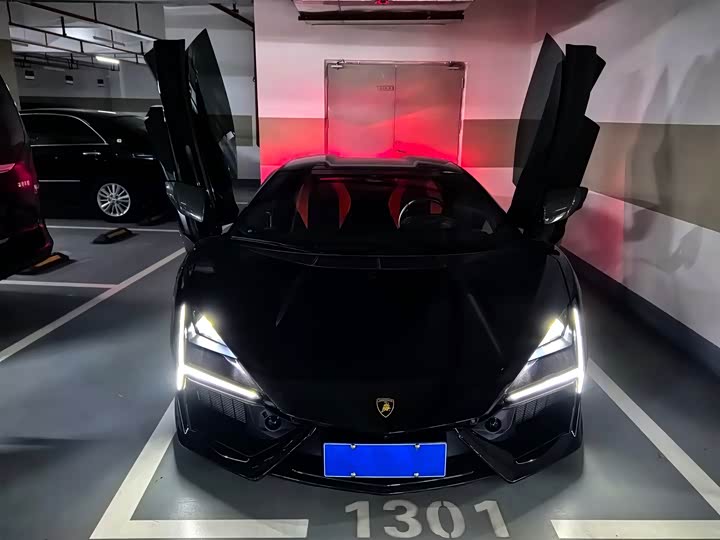 2023 Lamborghini Revuelto