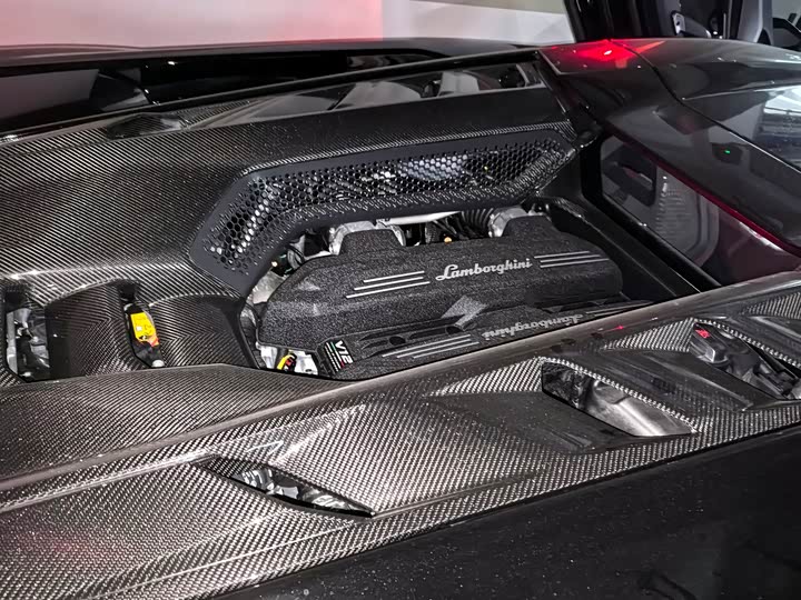 2023 Lamborghini Revuelto