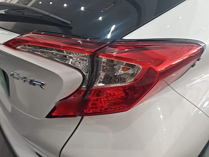 Toyota C-HR 2022 2022款 2.0L 领先版