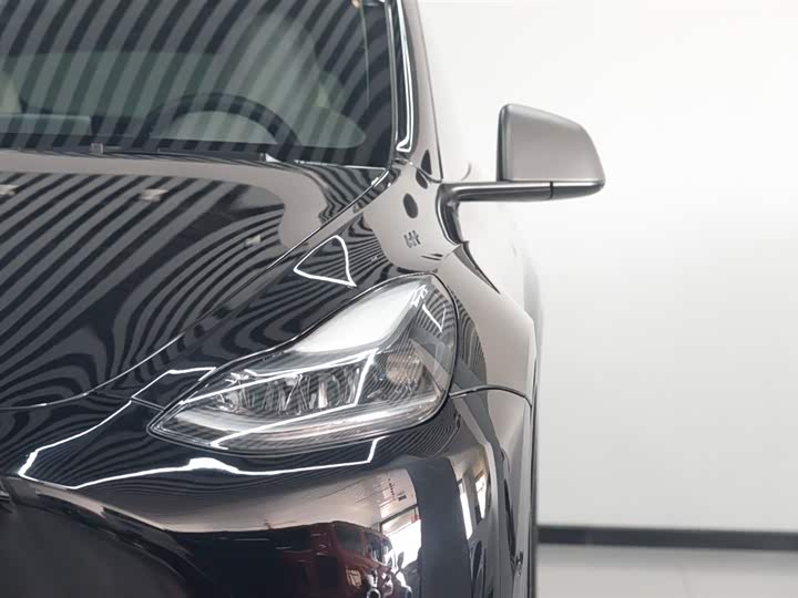 Zdjęcie 4 - Tesla Model Y