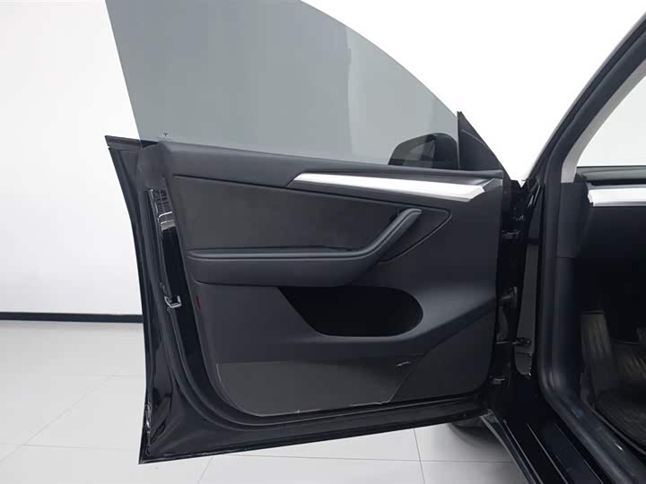 Zdjęcie 6 - Tesla Model Y