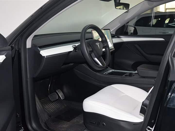 Zdjęcie 9 - Tesla Model Y