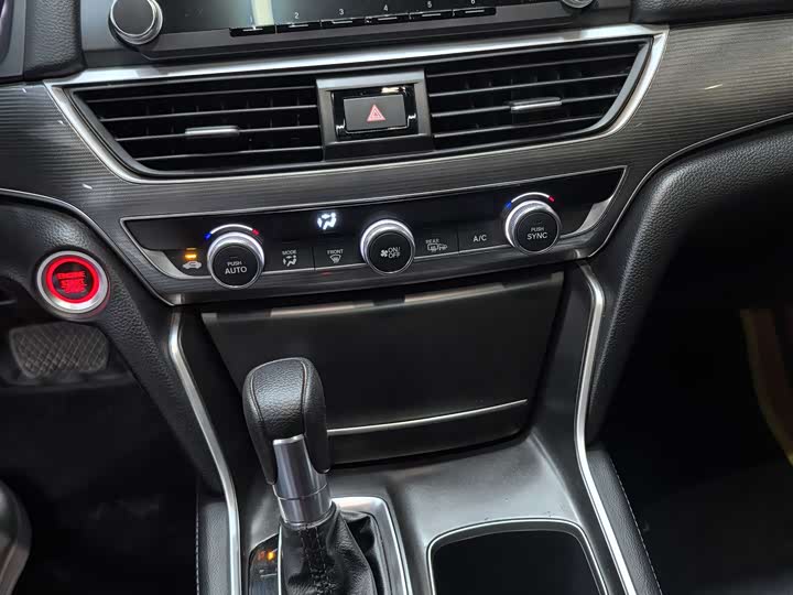 Photo 7 - Honda Accord